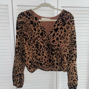 ASTR LEOPARD SURPLICE TOP - SIZE LARGE